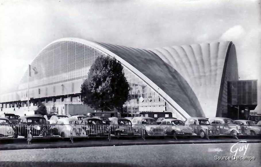 92 Puteaux Le CNIT de la Defense II.jpg